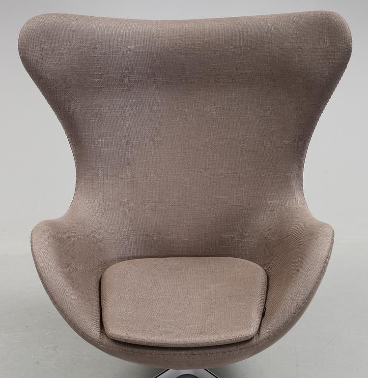 FÅTÖLJ, "Ägget", Arne Jacobsen för Fritz Hansen, 2013/2014.