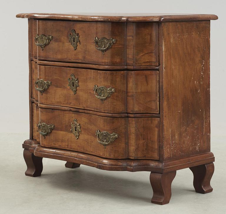 A Royal late Baroque mid 18th century commode with the monogram of Queen Lovisa Ulrika.