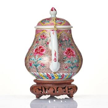 A famille rose tea pot with cover, Qing dynasty, Yongzheng (1723-35).