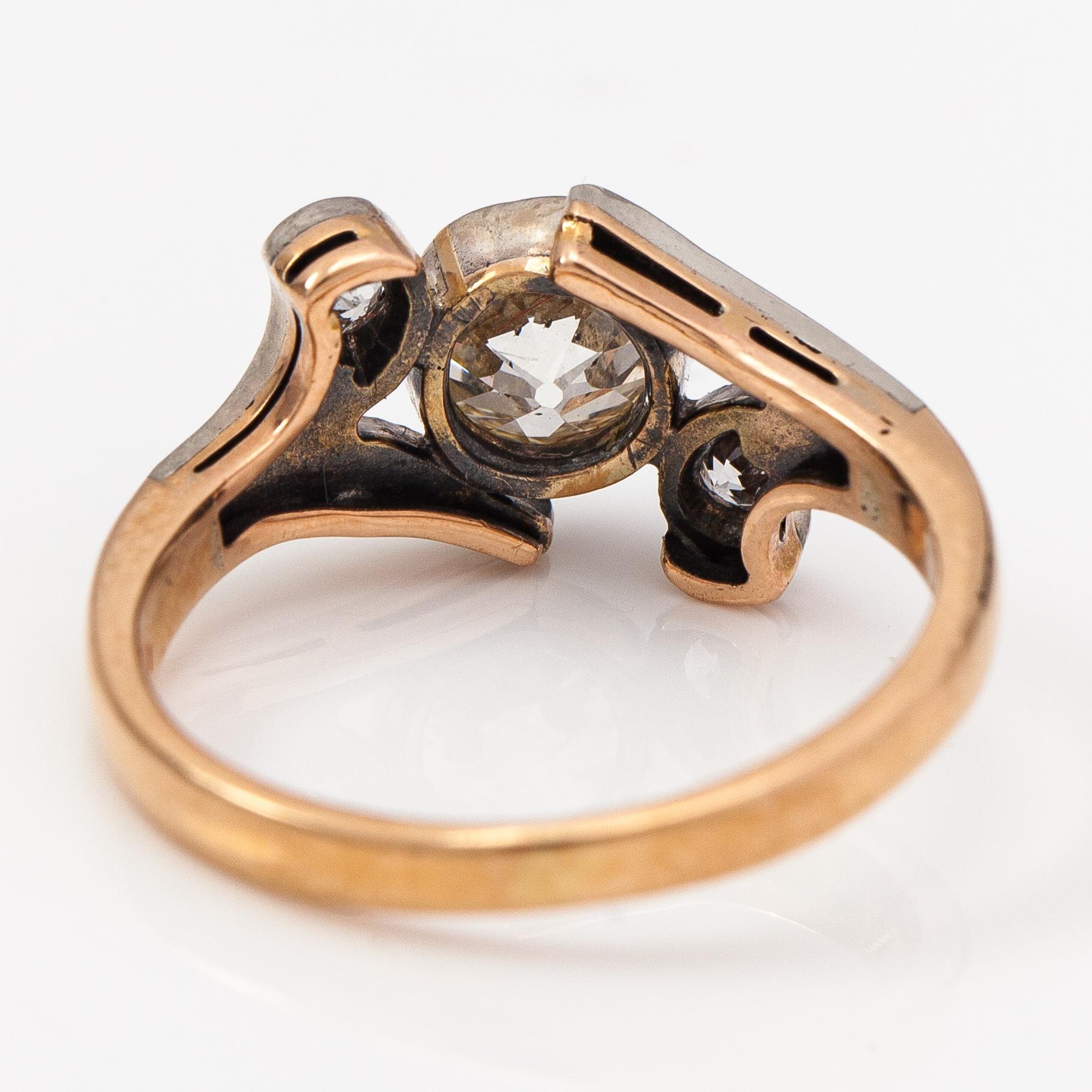 A 13-14K gold ring with old-cut diamonds ca. 0.74 ct in total and 8/8-cut diamonds ca. 0.045 ct in total.