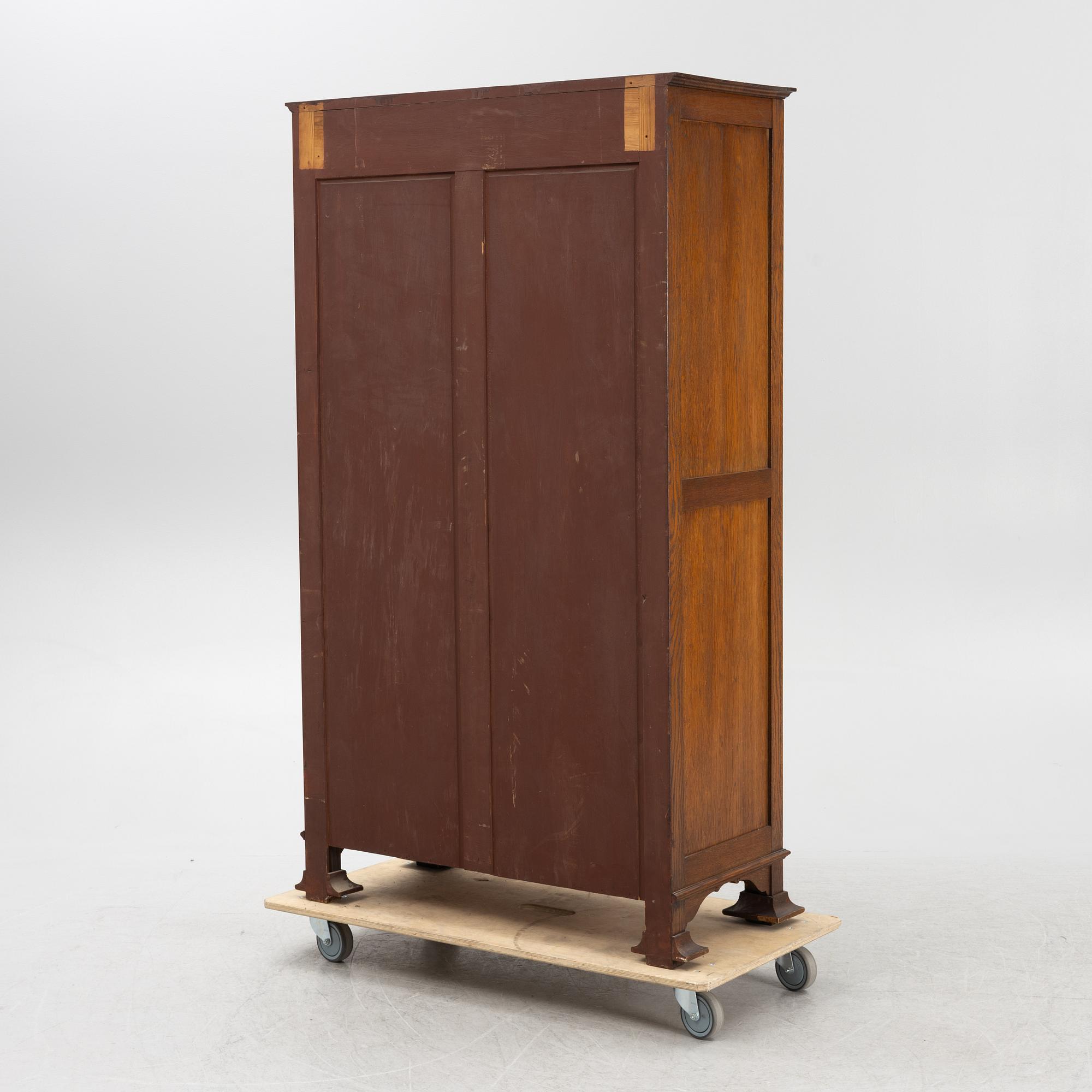 Skåp, jugend, omkring år 1900.