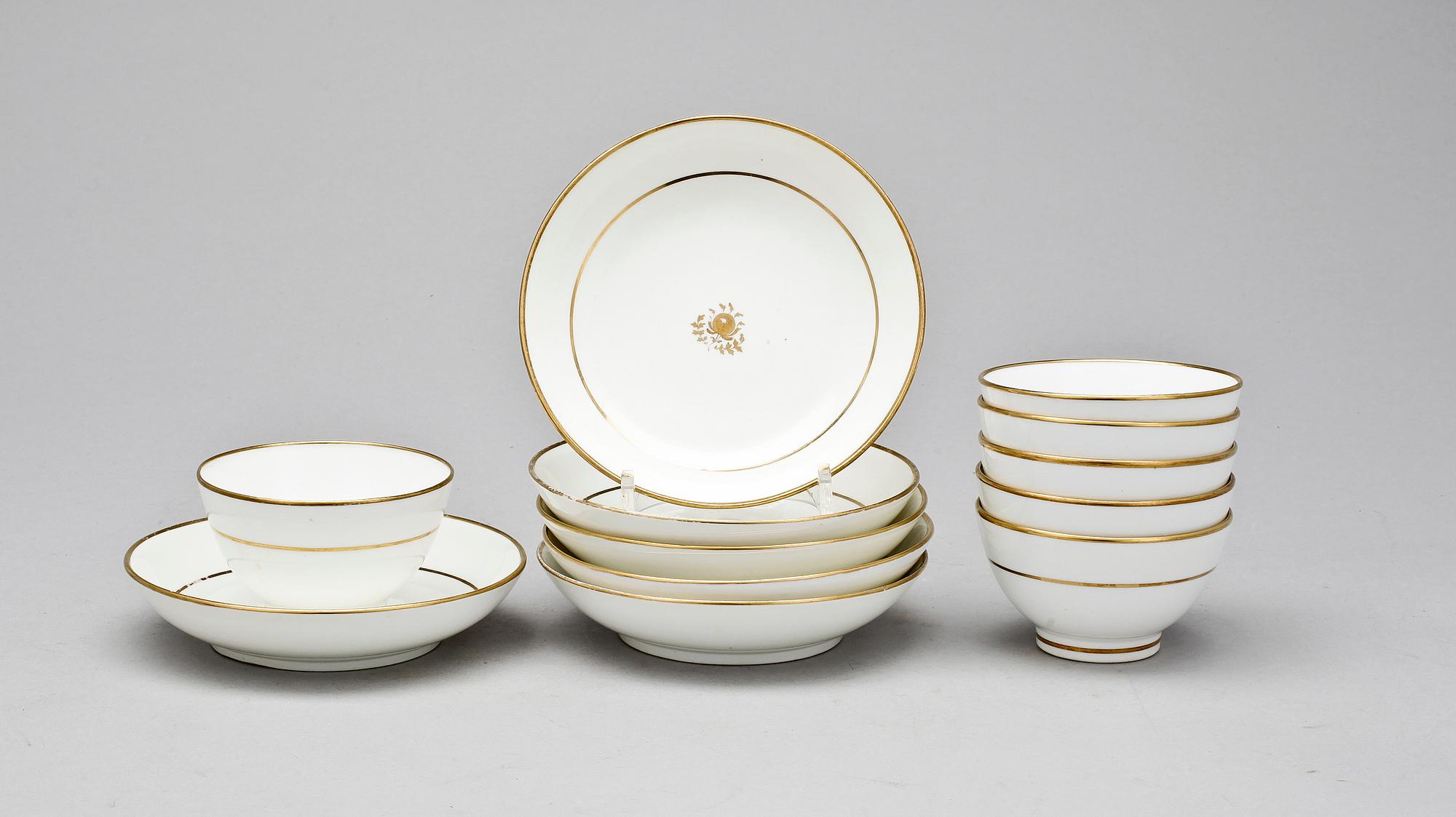 KOPPAR MED FAT, 6 delar, porslin, Davenport. 1800-tal.