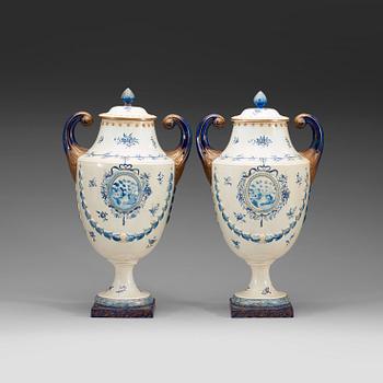 210. A pair of 'Marieberg shaped' jars with covers, Qing dynasty, Jiaqing (1796-1820).