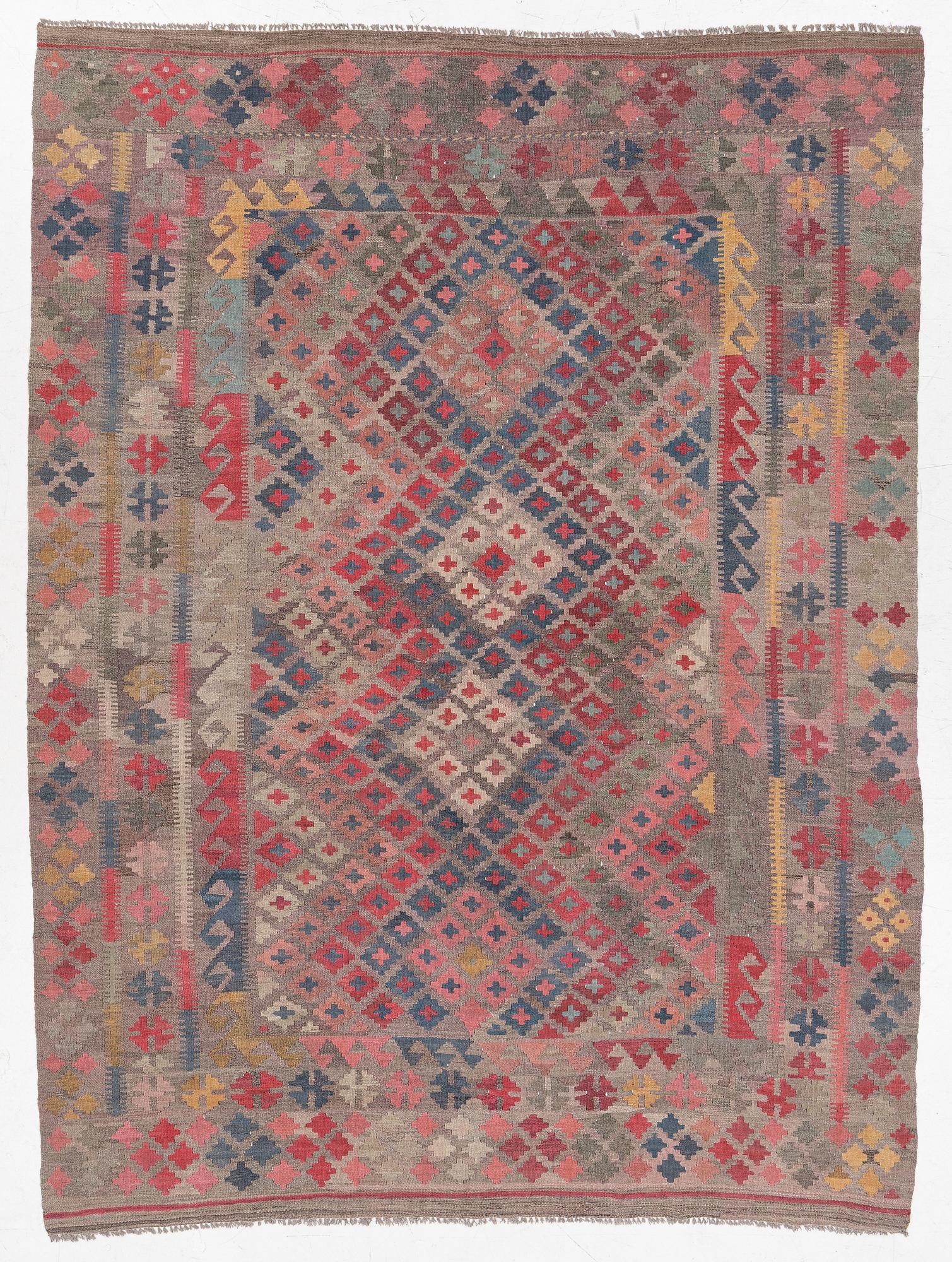 A Kelim carpt, c. 280 x 205 cm.