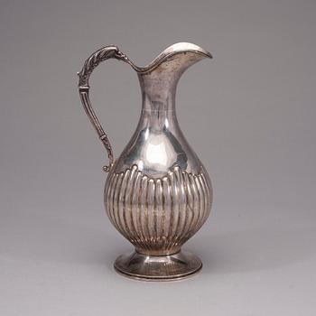 VIINIKANNU, hopeaa, empiretyylinen, 1900-luvun puoliväli. Paino 679 g.