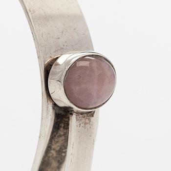 Elis Kauppi, armring, rosenkvarts, silver, Kupittaan Kulta, Åbo 1959.