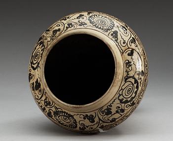 A Cizhou glazed vase, Ming dynasty.