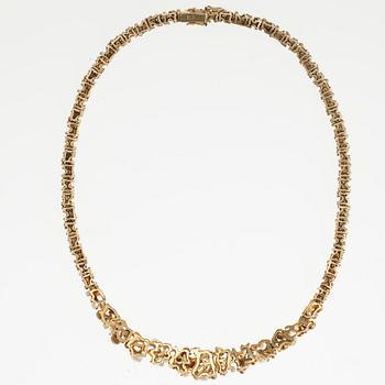 A NECKLACE, 18K gold, akoya pearls. Length c. 45 cm.  Weight 80 g.