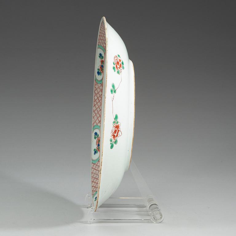 A famille verte dish, Qing dynasty, Kangxi (1662-1722).