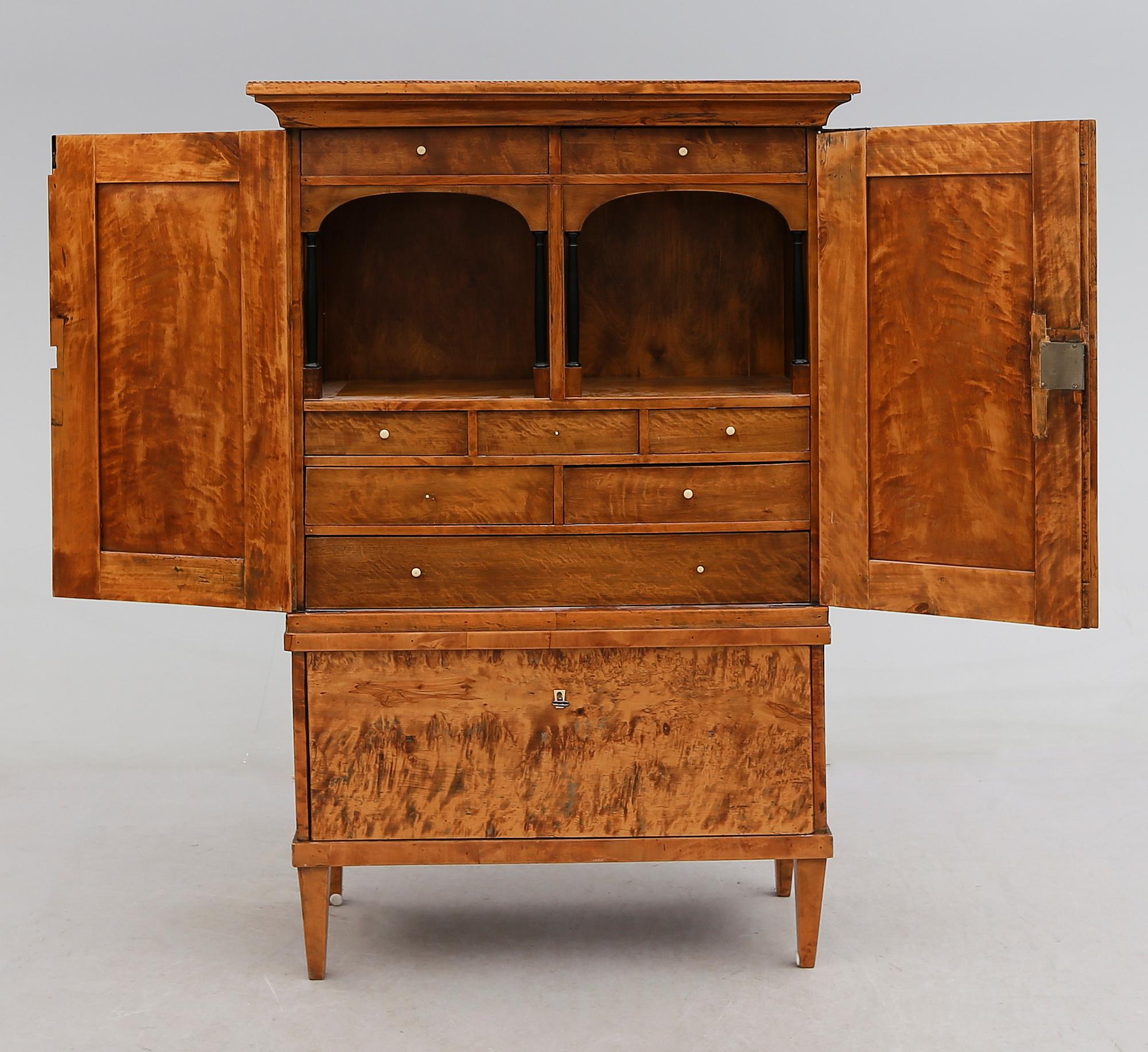 SKÅP, 1800-talets andra hälft, senare montering.