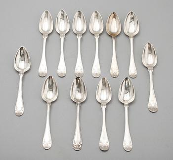 BORDSSKEDAR, 12 st (6+6), silver, varav 6 st Gustaf Möllenborg, Stockholm 1832, 6 st 1854. Total vikt ca 432 g.