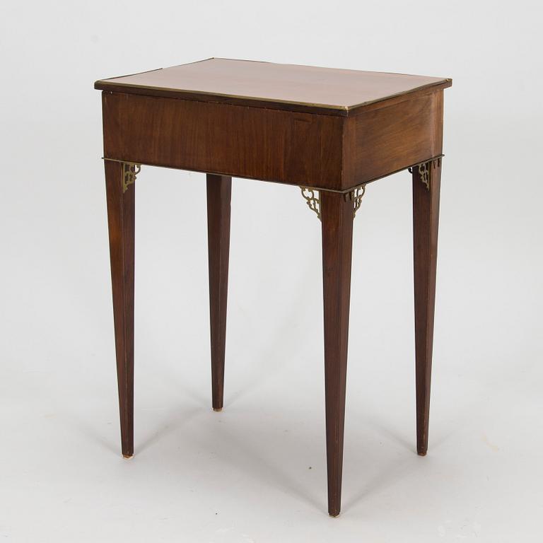 A side table from around year 1800.