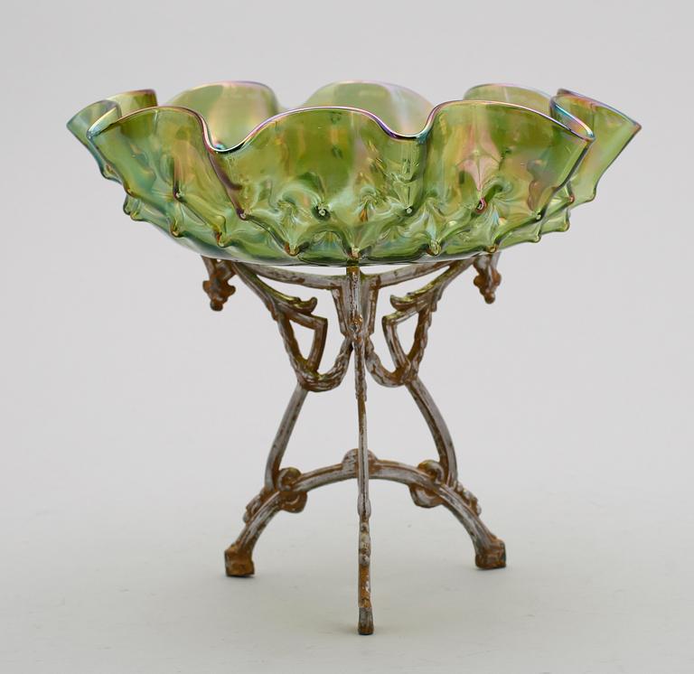 SKÅL PÅ FOT, metall och glas, jugend, sekelskiftet 1900, Loetz-typ.