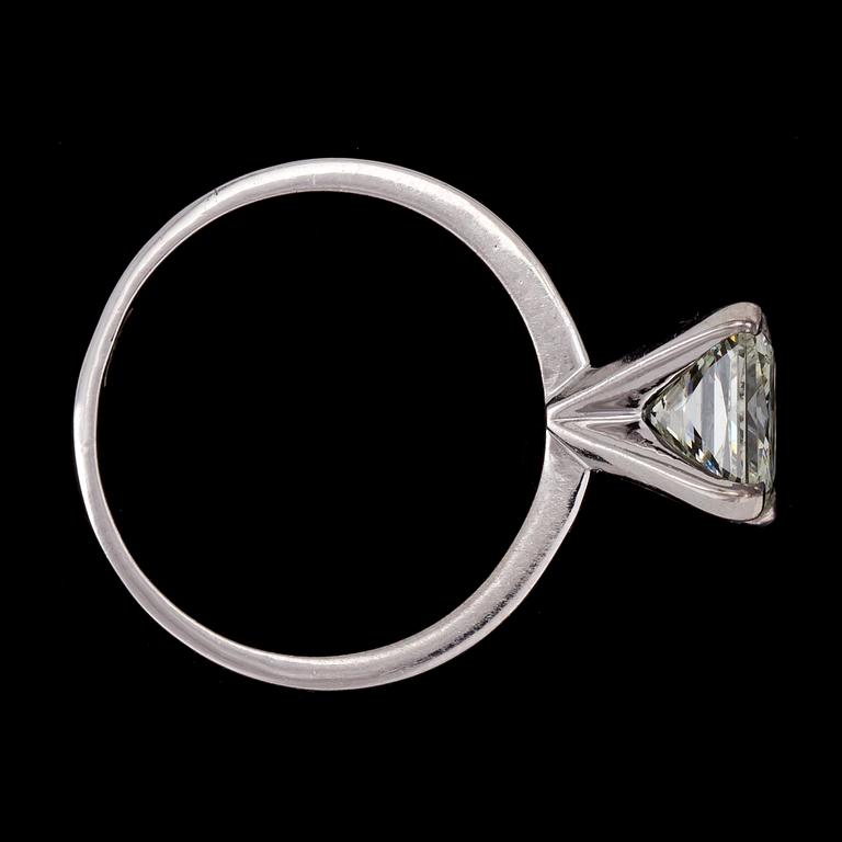 RING, radiant cut diamant, ca 1.75 ct.