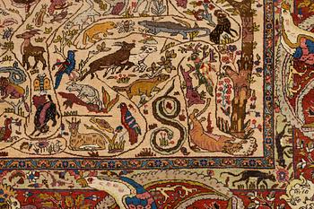 An antique Tabriz catper od 'Safavid Huntig design', Northwest Persia, c. 374 x 286 cm.
