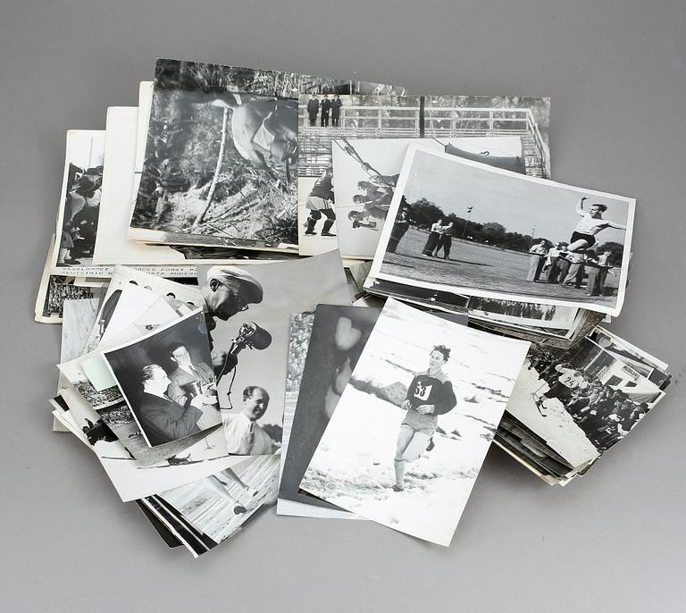 FOTOGRAFIER, 112 st, 1940-tal. Från press, 1900--talets mitt.