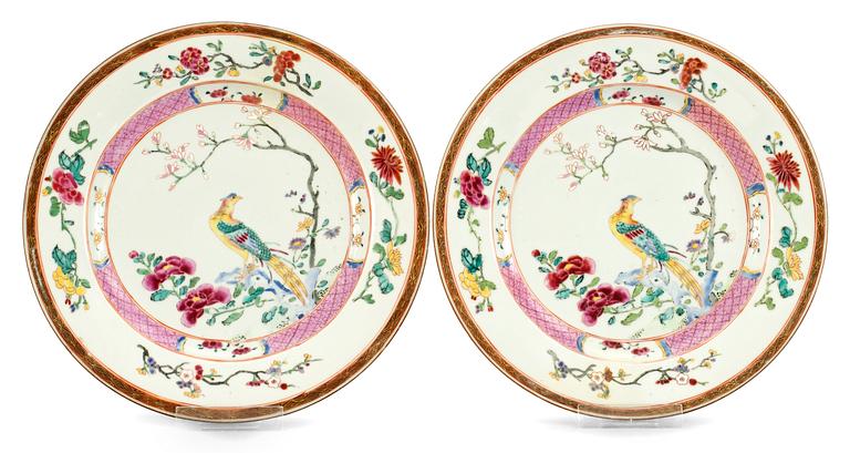 A pair of enemalled plates, Qing dynasty, (Qianlong 1736-95).