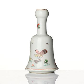 A famille verte bowl, tea caddy and mallet shaped vase, Qing dynasty, Kangxi (1662-1722).