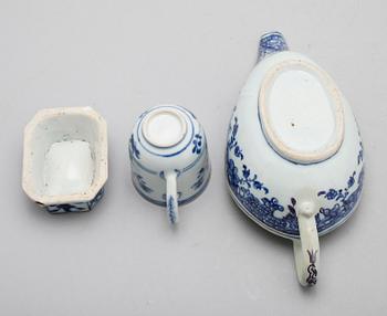 PORSLINSFÖREMÅL, 3 del, Kina, Qianlong (1736-1795).