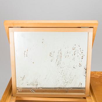 Aino Aalto, toalettbord / skrivbord,  modell 190, O.Y. Huonekalu- ja Rakennustyötehdas A.B. tidigt 1950-tal.