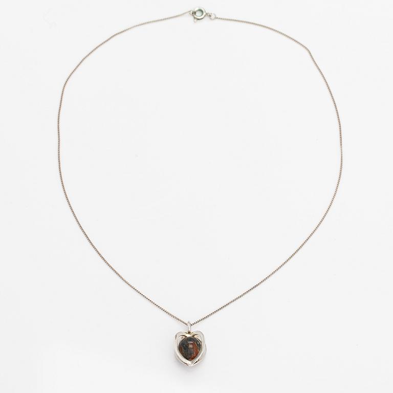 Elis Kauppi, A silver anf moss agate necklace. Kupittaan kulta, Turku.