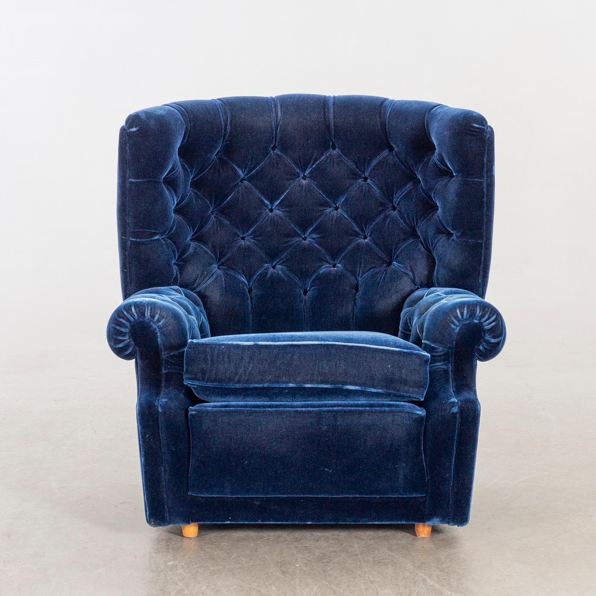 An Wade Upholstry Long Eaton sofa and Armchair, 1970/80:s Enland.
