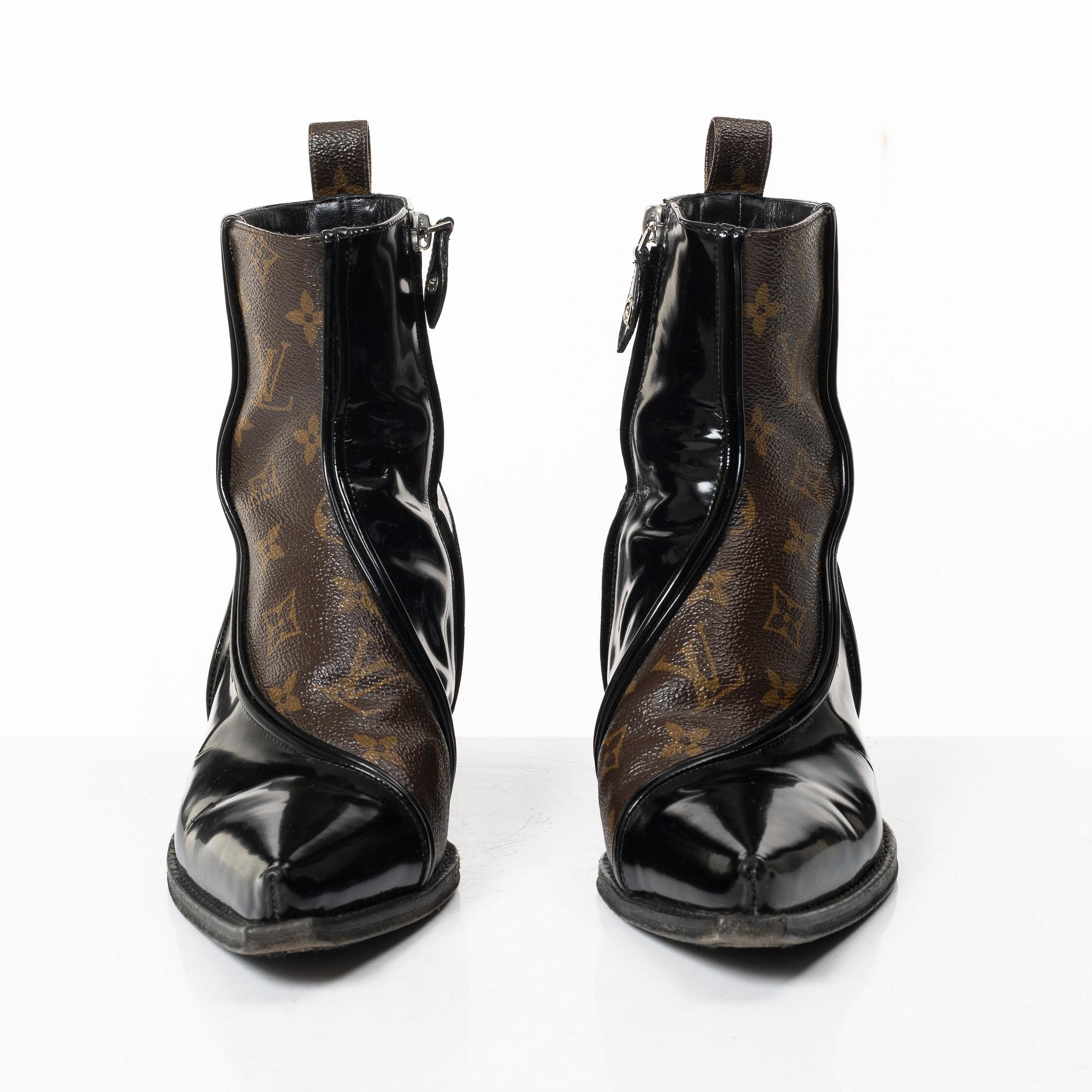 Louis Vuitton, boots, size 37.