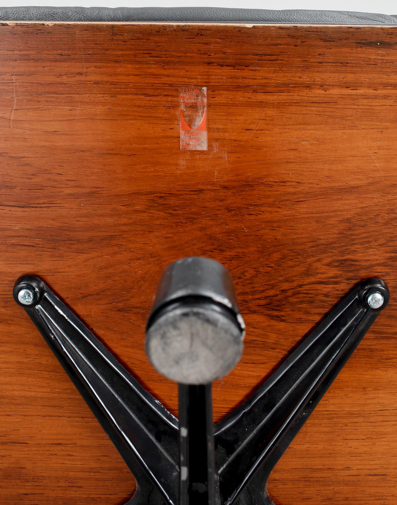 FÅTÖLJ, "Lounge Chair, Charles & Ray Eames, USA, Herman Miller, 1970-tal.