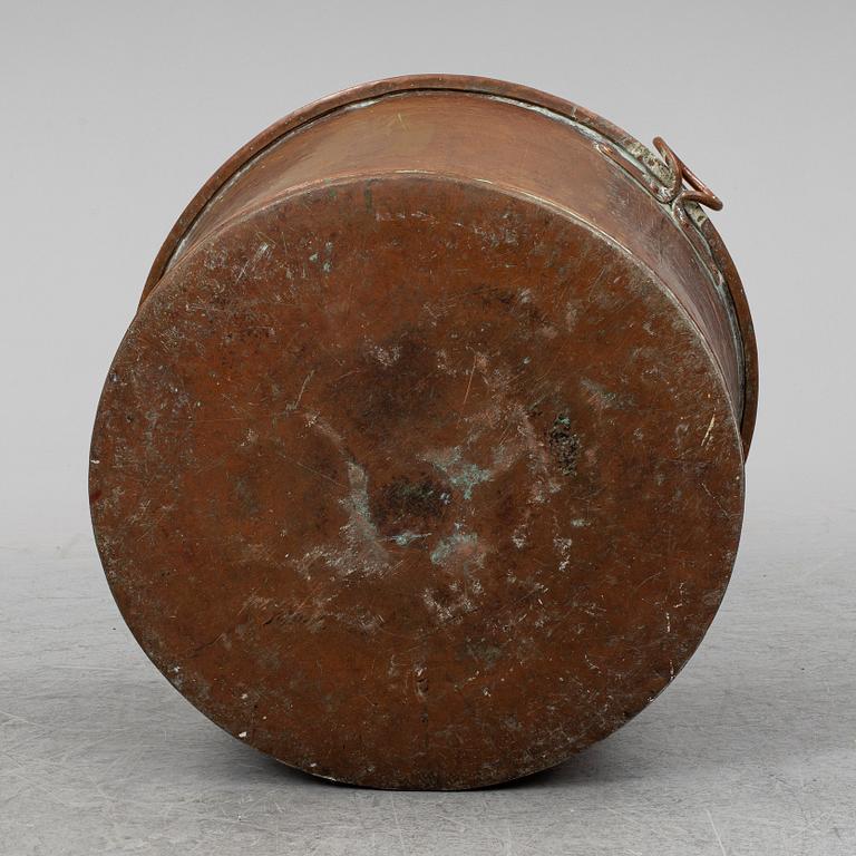A copper cauldron, 18/19th century.