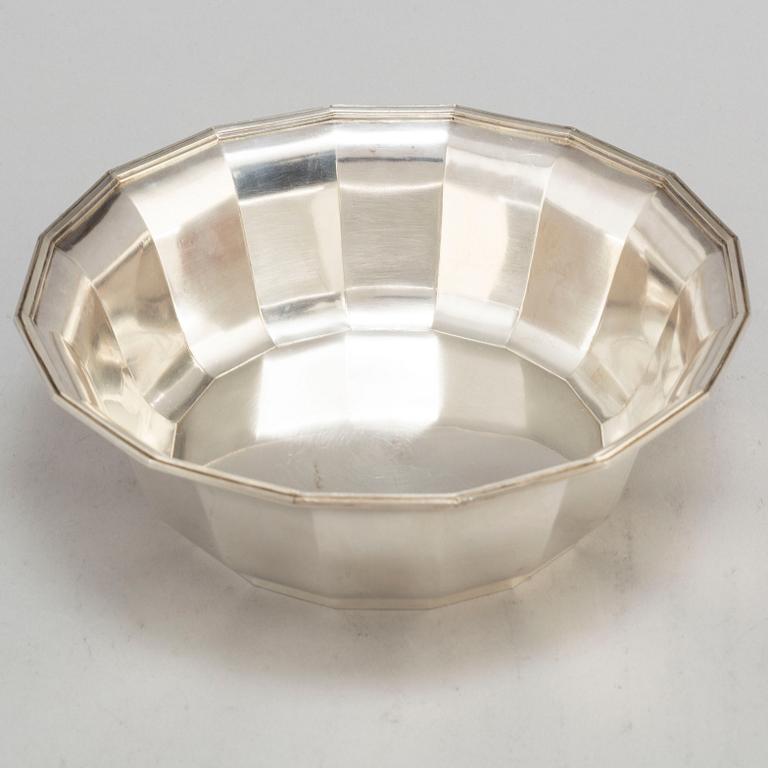 A sterling silver bowl by Wiwen Nilsson, Lund 1972.
