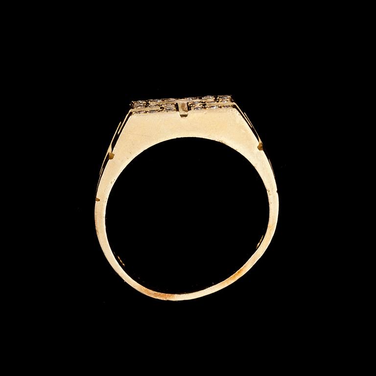 RING, 18K, briljantslipade diamanter tot. ca. 0,25. Vikt 8,5 g.