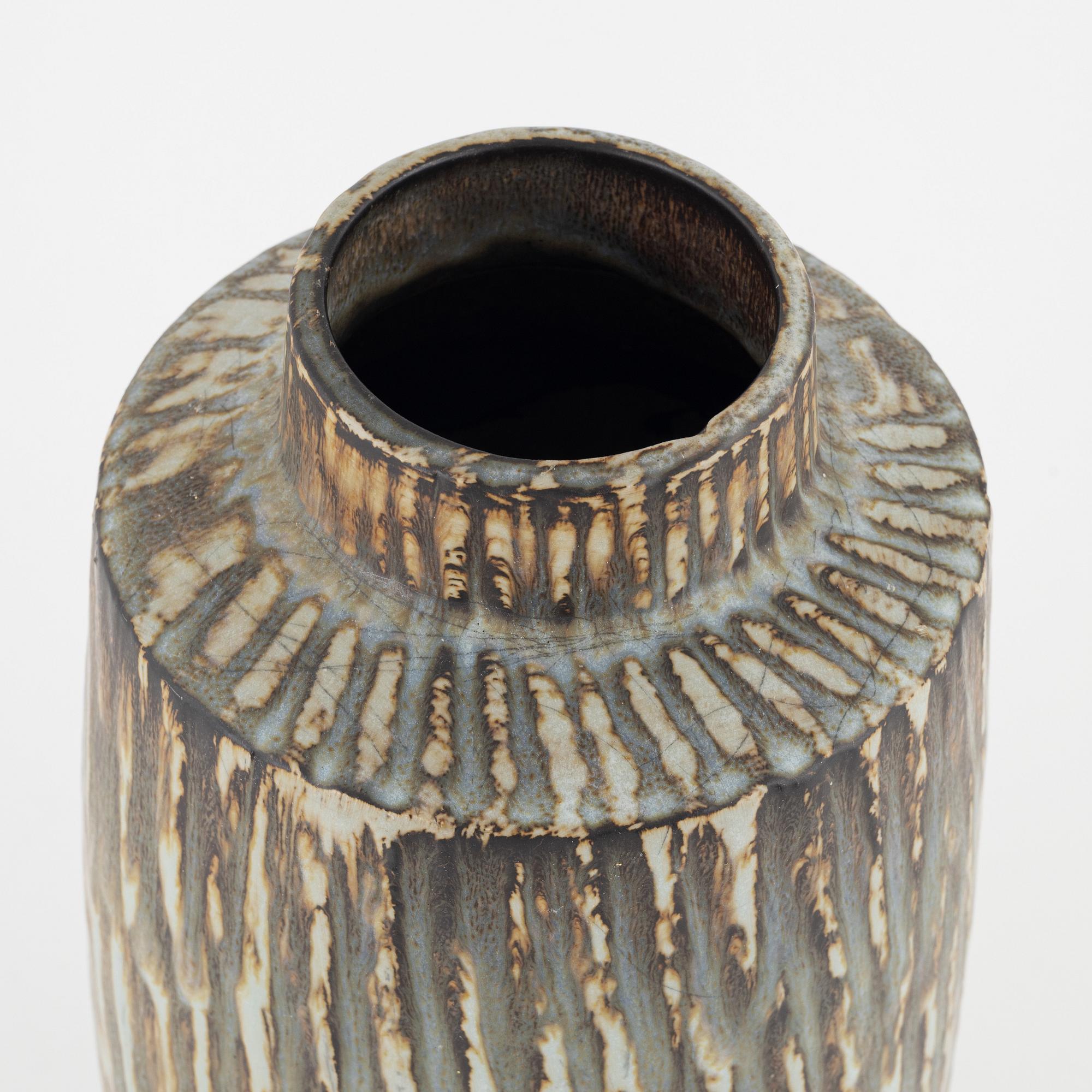 Gunnar Nylund, golvvas, "Rubus", Rörstrand.