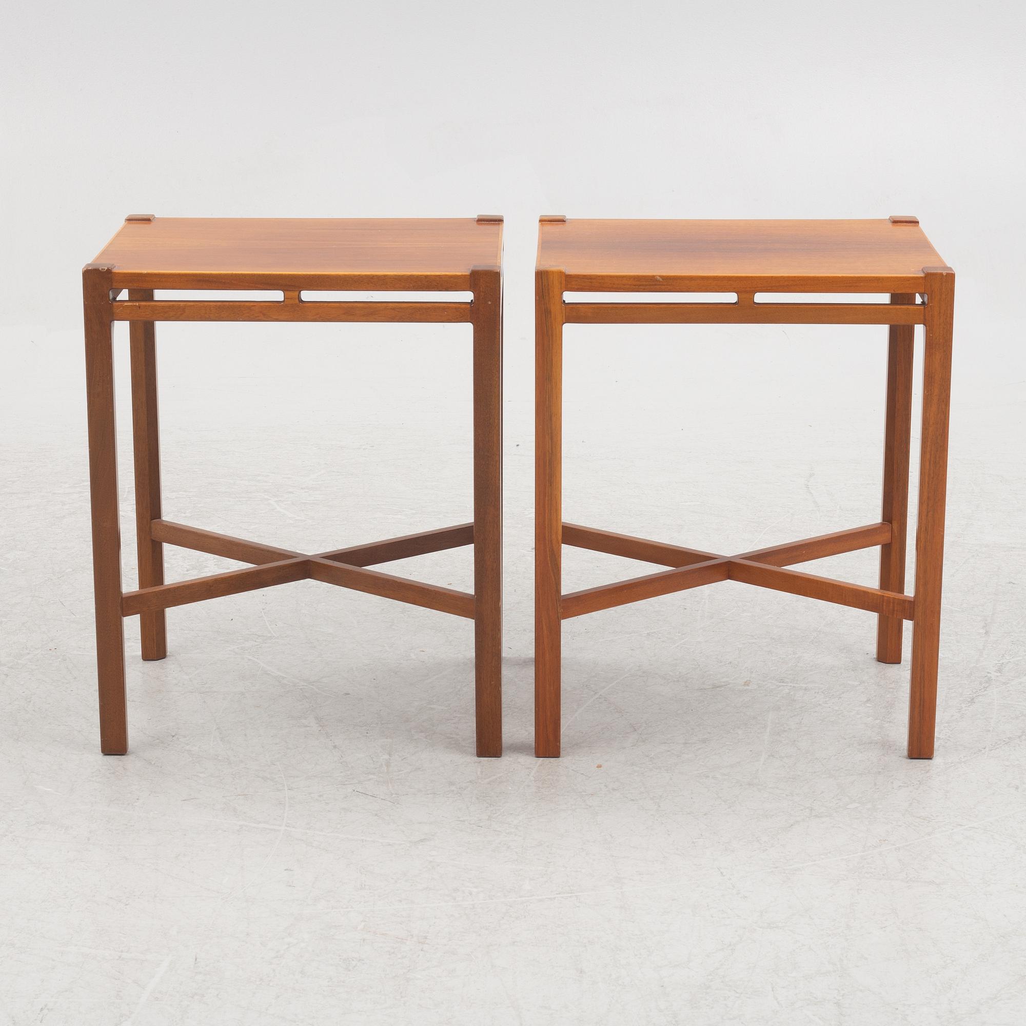 A pair of sidetables, model no 3323, second part of the 20th century.
