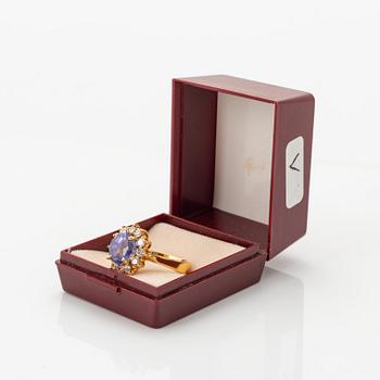 18K gold, sapphire and brilliant cut diamond ring.