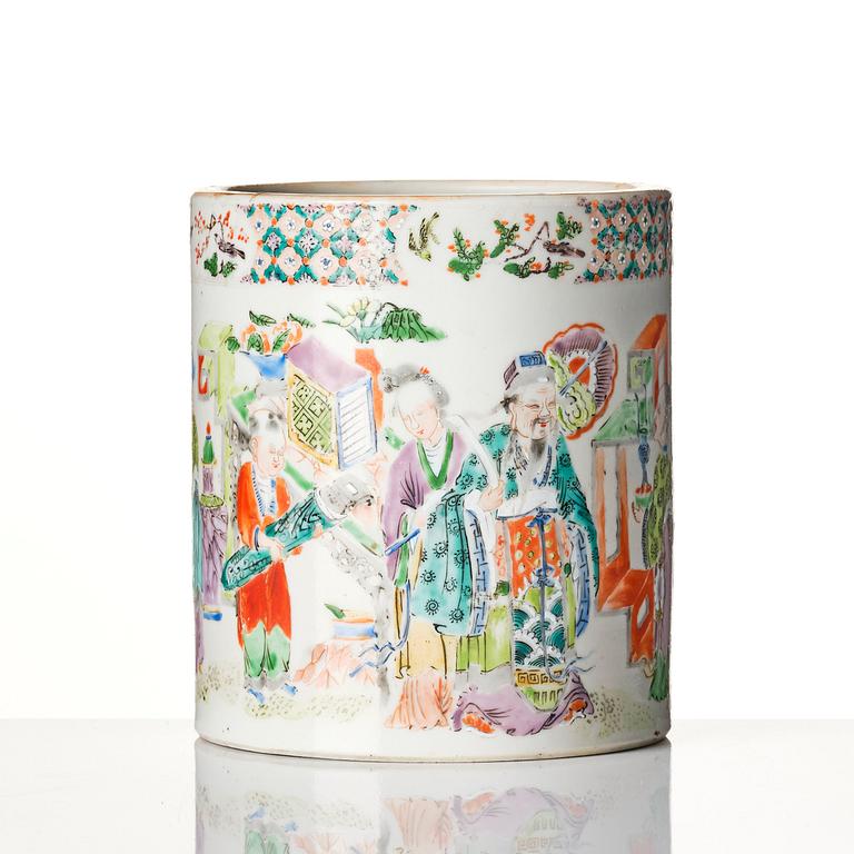 An enamelled brush pot, Qing dynasty, 19th century.