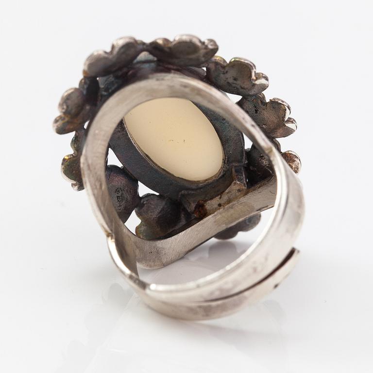 Jorma Laine, A sterling silver ring "Lemmikki" with an agate. Turun Hopea, Turku.