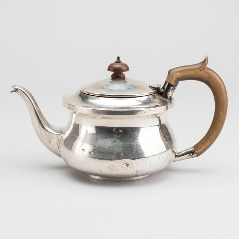 A SILVER TEAPOT BIRMINGHAM 1924-5.