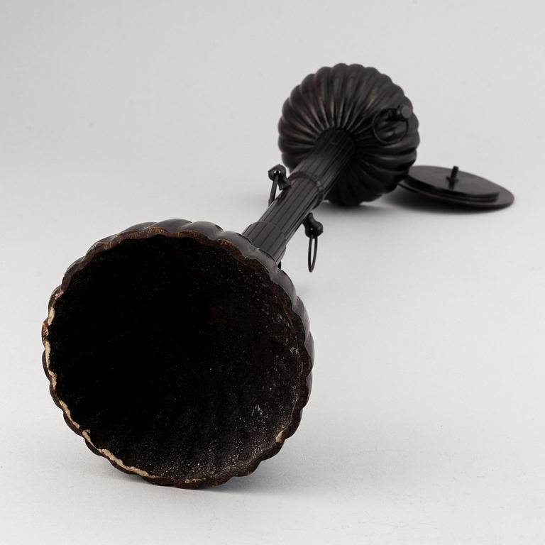 Ljushållare, brons. Japan, 1900-tal.