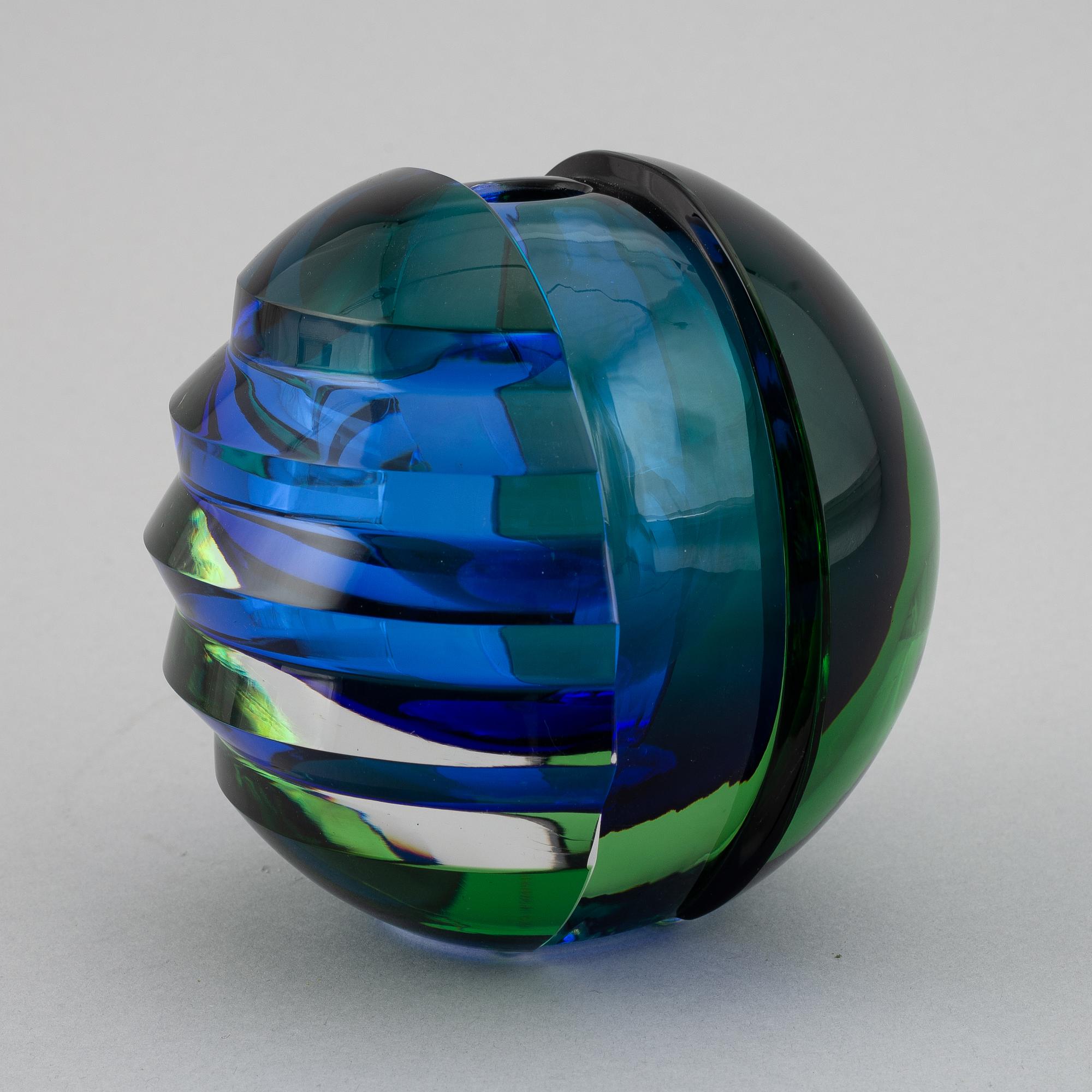 Erika Lagerbielke, skulptur, "Mer eller mindre" glas, Orrefors, signerad och numrerad 4/15.