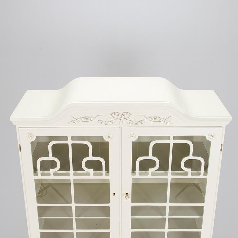 Matsalsskåp, gustaviansk stil, 1900-talets andra hälft.