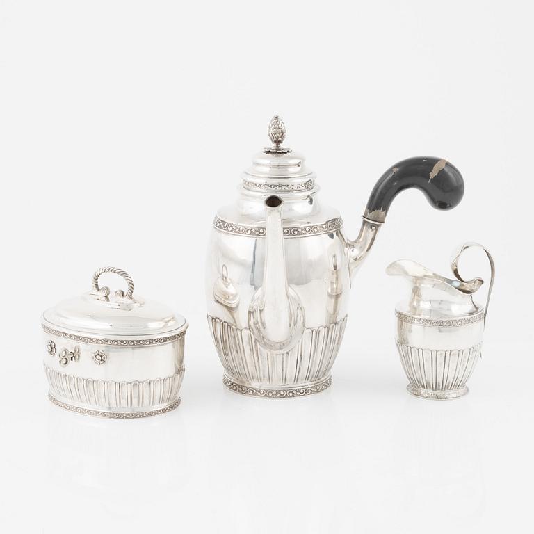 Kaffekanna, sockerskrin och gräddkanna, bl.a. D.A. & Co, Stockholm, 1919.