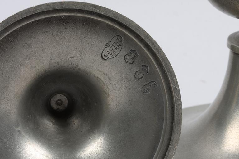LJUSSTAKAR, ett par, samt ALTARLJUSSTAKE, tenn, Edvin Ollers, 1955 respektive 1966.
