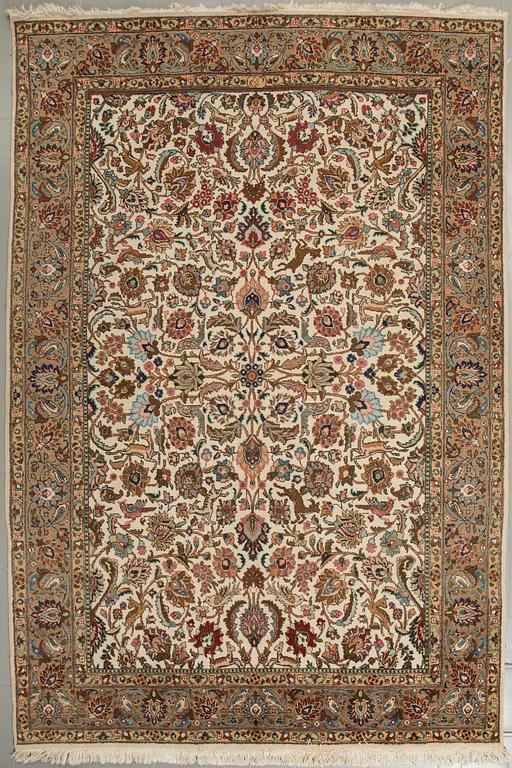 A semi antique Täbriz rug, ca 311 x 208 cm.