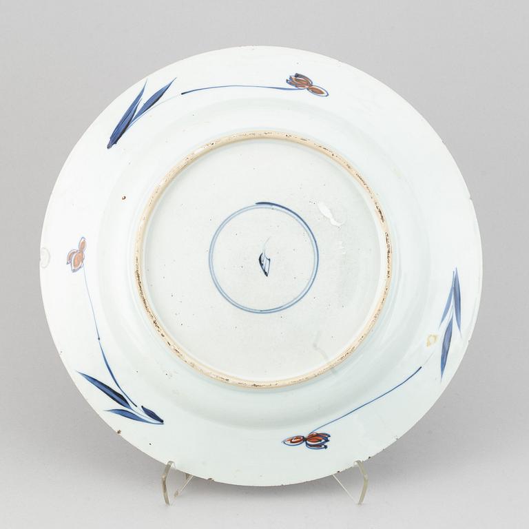 An imari serving dish, Qing dynasty, 18th Century.