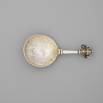 1047. A Swedish early 18th century parcel-gilt spoon, marks of Samuel Phallén, Karlskrona 1702.