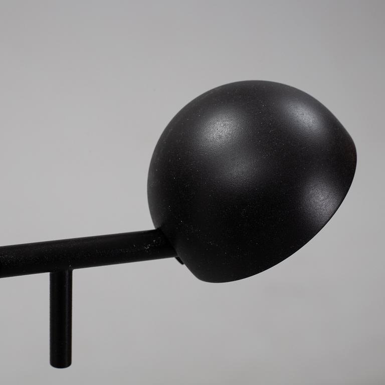 Ichiro Iwasaki, "Pin" golvlampa, Vibia, 2000-tal.