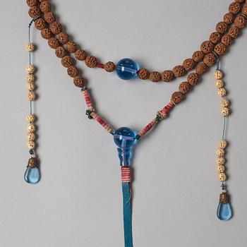 A ceremonial necklace, Qing dynasty, 19th century.