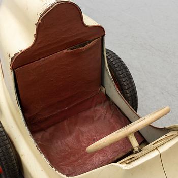 A Austin pathfinder pedal car, ca 1949.