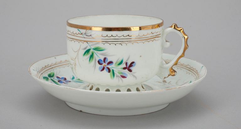 KAFFEKOPP med FAT, porslin, Kuznetsov, Riga 1864-1880.