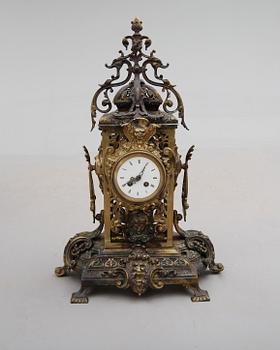 BORDSPENDYL, renässansstil, 1800-talets andra hälft.